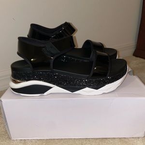 Aldo Zarella Platform Sandal -blk patent/sequins